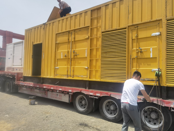 东凤镇除了负载情况和发动机维护，还有哪些因素会影响 200kw 柴油发电机的油耗？