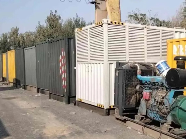 东凤镇200KW柴油发电机机组每小时油耗是多少？